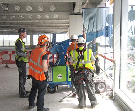 Winlet 575 glazing robots get to work on one of Canary Wharf’s latest buildings