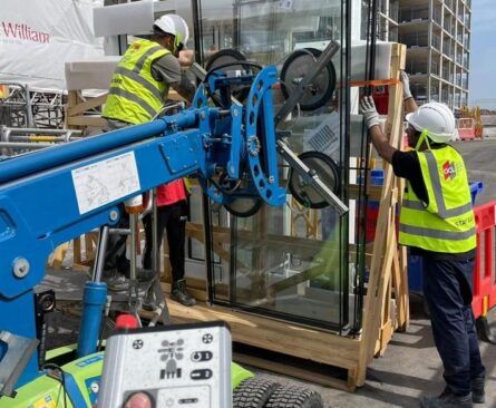 Winlet 575 glazing robot lifting glazing panels