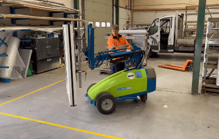 Polar testing the winlet 350 glazing robot